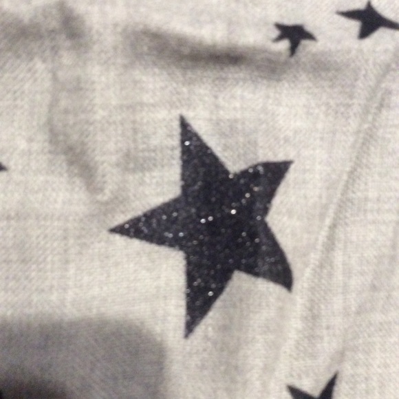 New VICTORIAS SECRET Gray Stars SCARF Embroidered - Picture 3 of 7